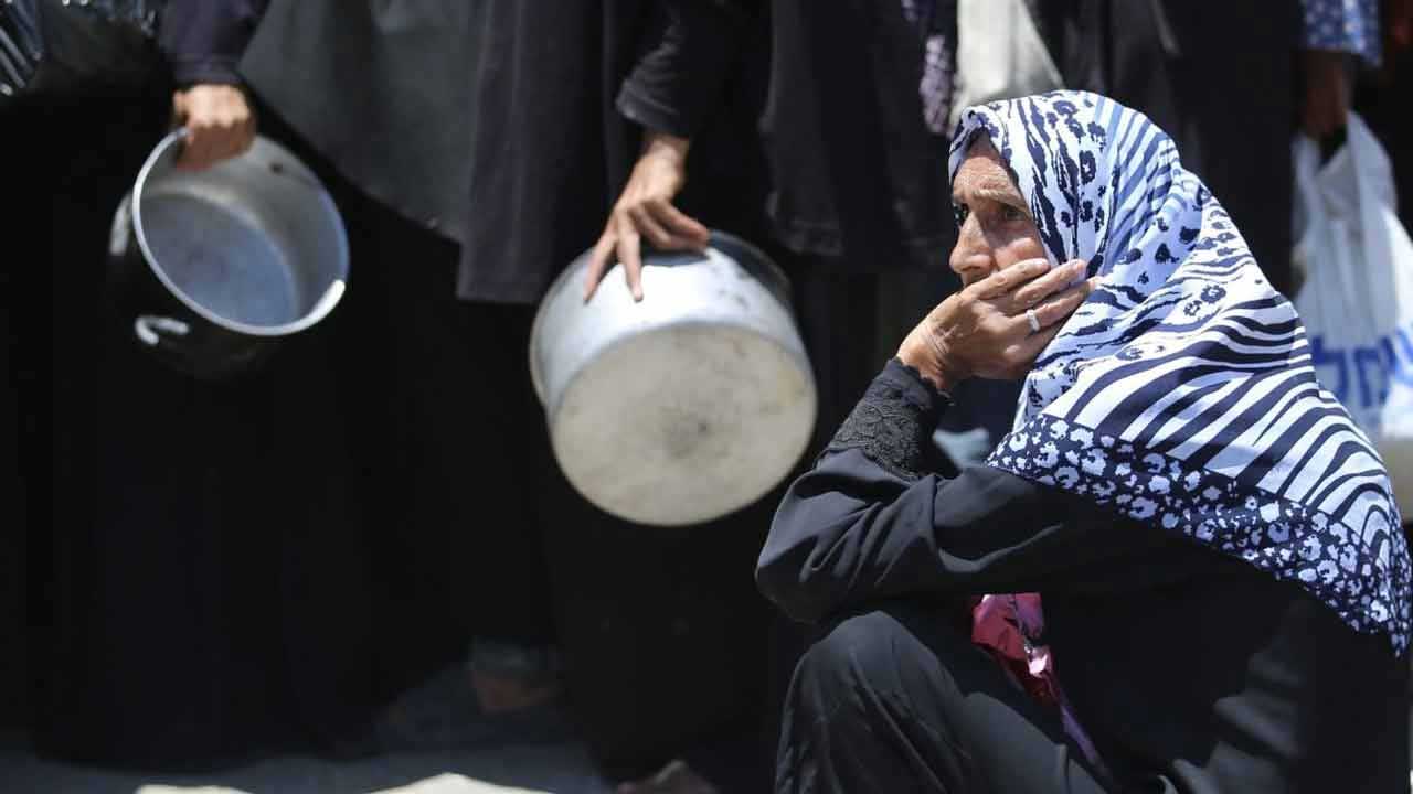 গাজার ১০ লাখ নারী ও কিশোরী চরম অনাহারে