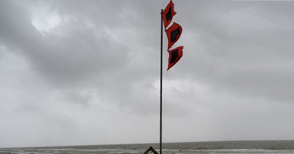 সাগরে লঘুচাপ, চার সমুদ্রবন্দরে তিন নম্বর সতর্ক সংকেত