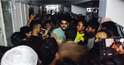 মেয়াদোত্তীর্ণ শিক্ষার্থীদের সরাতে জাবির হলে অভিযান