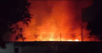 রাজধানীর মহাখালীর একটি পেট্রোল পাম্পে আগুন