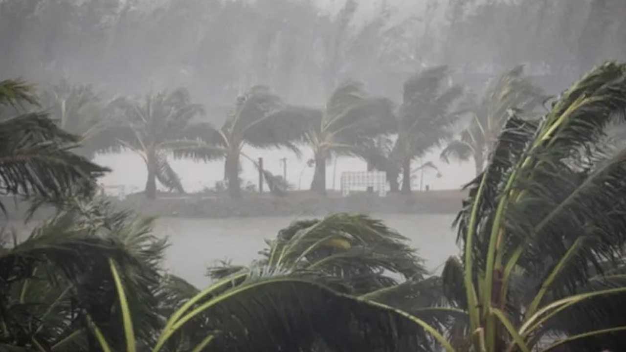 ৭ জেলায় দুপুরের মধ্যে ঝড় ও বজ্রসহ বৃষ্টির আভাস