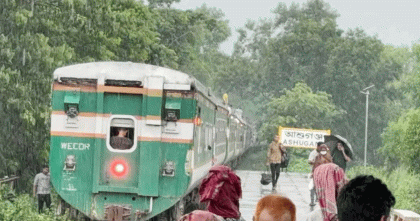 আশুগঞ্জে মহানগর এক্সপ্রেস ট্রেনটি চলন্ত অবস্থায় দুই ভাগে বিভক্ত
