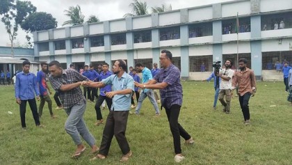 শিক্ষককে মারধর করে বাজারে ঘোরালেন বিএনপি ও ছাত্রদলের নেতাকর্মীরা