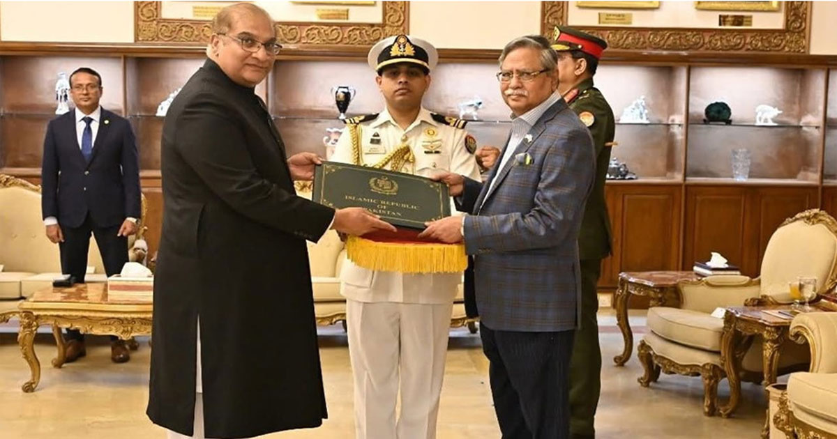 রাষ্ট্রপতির কাছে পাকিস্তানের হাইকমিশনারের পরিচয়পত্র পেশ