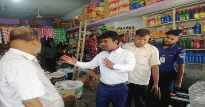 আলমডাঙ্গায় মেয়াদোত্তীর্ণ পণ্য বিক্রির অভিযোগে দুই প্রতিষ্ঠানকে জরিমানা