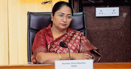 নিজ বাসভবনেই হামলার শিকার দিল্লির মুখ্যমন্ত্রী