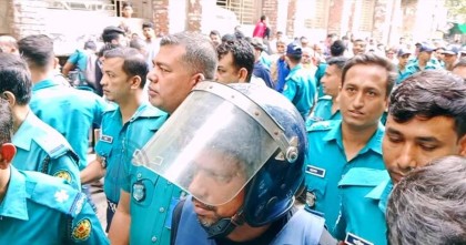 এক মুজিব লোকান্তরে, লক্ষ মুজিব ঘরে ঘরে: আদালত প্রাঙ্গণে পলক