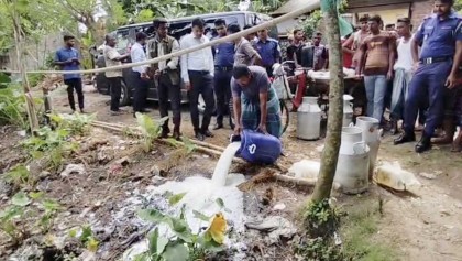 সাতক্ষীরায় ১৬০ লিটার নকল দুধ জব্দ, ৫০ হাজার টাকা জরিমানা