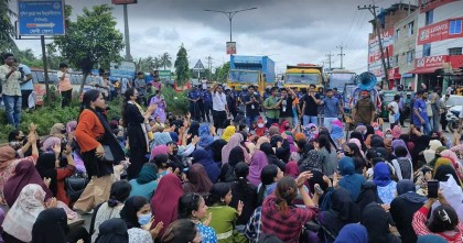 স্থায়ী ক্যাম্পাসের দাবিতে ঢাকা-চট্টগ্রাম মহাসড়ক অবরোধ ফেনী ইউনিভার্সিটি শিক্ষার্থীদের