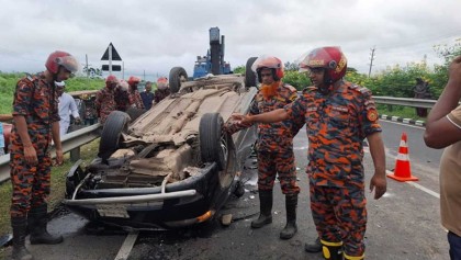 মাওয়া এক্সপ্রেসওয়েতে প্রাইভেটকার উল্টে নিহত তিন