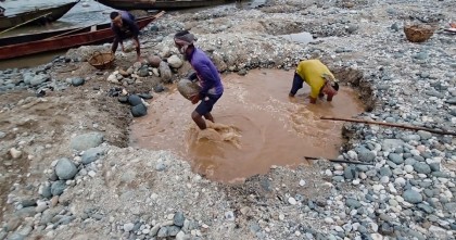 সিলেটে পাথর লুট: জড়িতদের তালিকা প্রকাশ করলো প্রশাসন