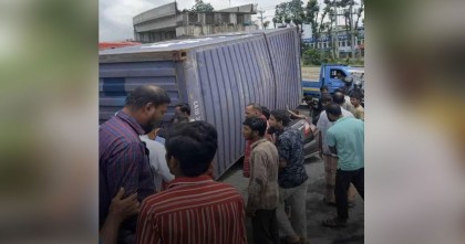 কুমিল্লা'য় লরিচাপায় প্রাইভেটকারের ৪ আরোহী নিহত