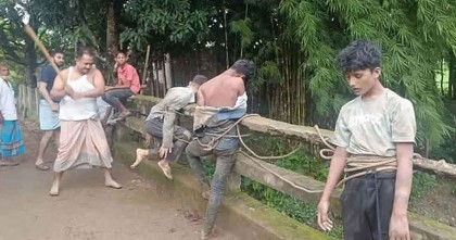 ‘চোর’ আখ্যা দিয়ে তিন কিশোরকে বেঁধে মারধর, ঘটনাস্থলেই একজনের মৃত্যু
