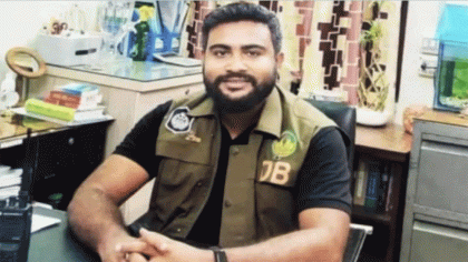 বরখাস্ত এসআইকে গণপিটুনি দিয়ে পুলিশে সোপর্দ