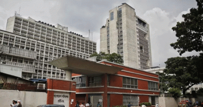 এক বছরেও স্থিতিশীলতা আসেনি প্রশাসনে, বেড়েছে ঘুষ-দুর্নীতি