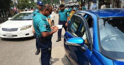 রাজধানীতে ট্রাফিক আইন লঙ্ঘনে ডিএমপির ১৭১৫ মামলা
