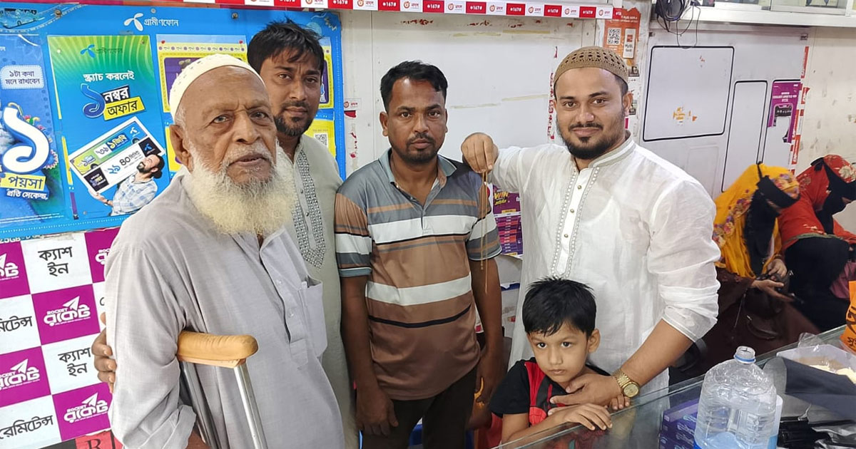 কুড়িয়ে পাওয়া স্বর্ণের হার ফেরত দিয়ে প্রশংসায় ভাসছেন বাবলু