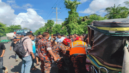 খুলনার ডুমুরিয়ায় পিকআপ চাপায় ৩ নিহত, আহত-২