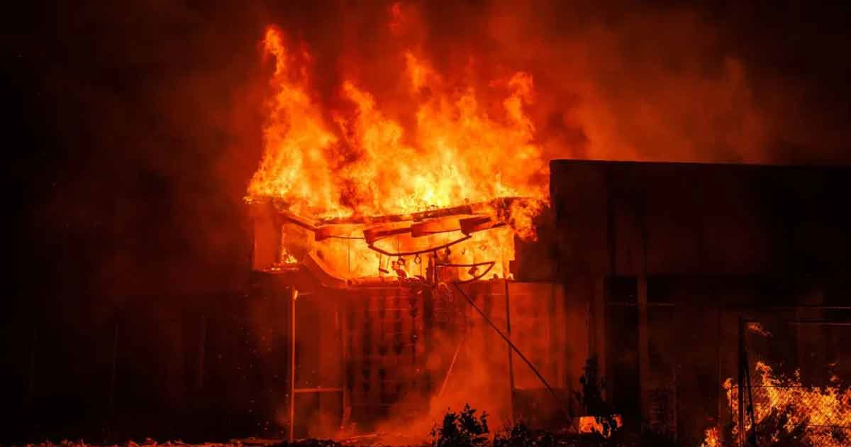 রাতভর ভয়াবহ আগুনে ধ্বংস হয়ে গেলো মার্শাল আইল্যান্ডের পার্লামেন্ট