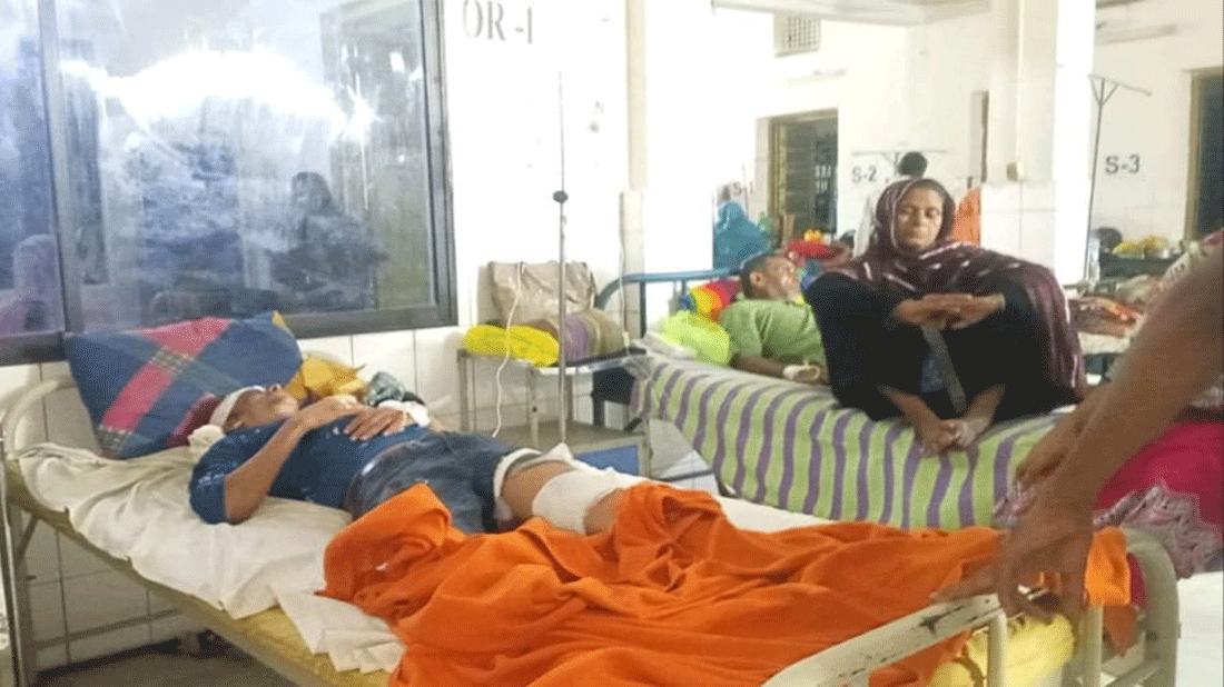 চুয়াডাঙ্গায় ফোন নিয়ে দ্বন্দ্ব, দুজনকে কুপিয়ে জখম