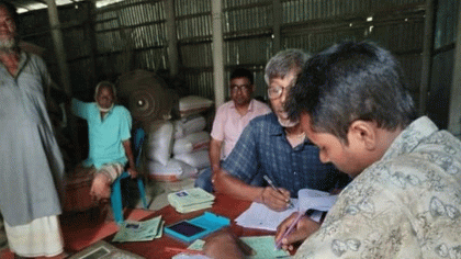 নির্দেশনা অমান্য, ডিলারের বাড়িতে চাল বিতরণ: দুর্ভোগে কার্ডধারীরা
