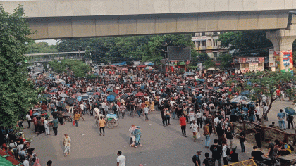 ডিপ্লোমা প্রকৌশলীদের নামের আগে প্রকৌশলী লিখতে না দেয়াসহ তিন দাবিতে বুয়েট শিক্ষার্থীদের শাহবাগ অবরোধ