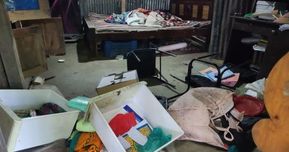 গ্রাম-পুলিশের বসতঘরে হামলা ভাংচুর  আহত চার

 