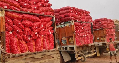 বেনাপোল বন্দর দিয়ে আড়াই বছর পর ভারত থেকে পেঁয়াজ আমদানি শুরু