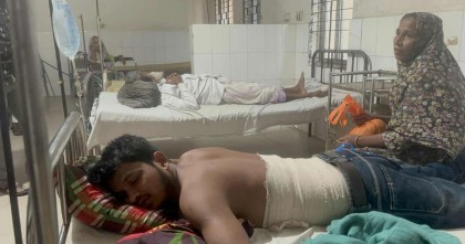 বাউফলে মাদক সেবনে বাঁধা, একই পরিবারের চারজনকে কুপিয়ে জখম