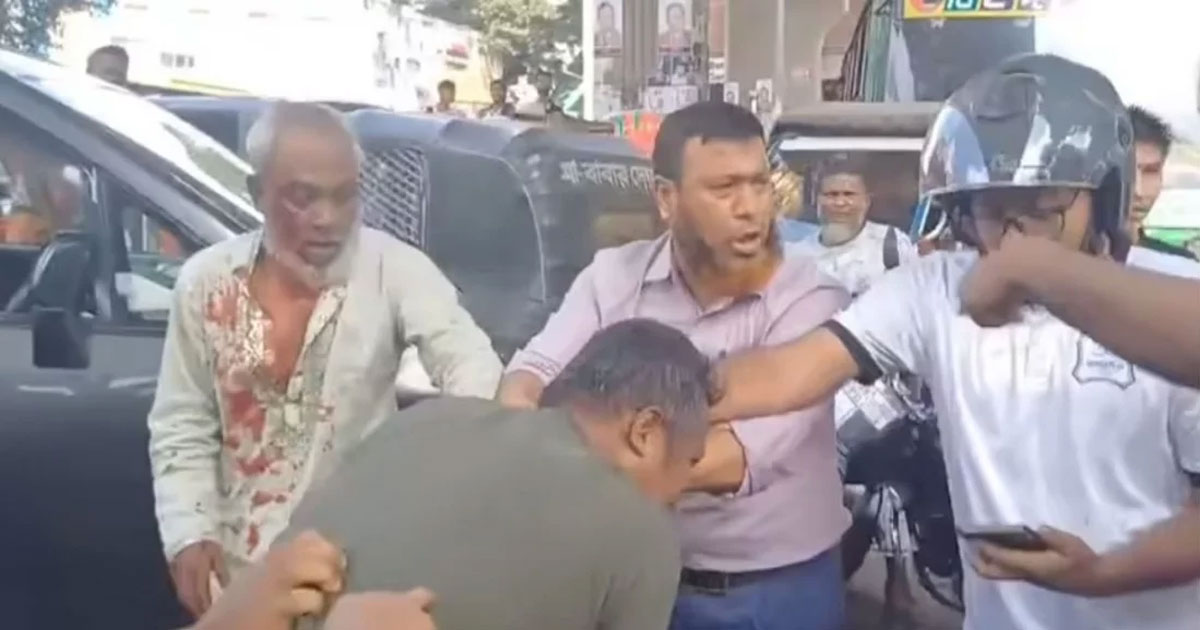 তিন সাংবাদিকের ওপর সন্ত্রাসী হামলায় মাইক্রোবাস চালক আটক