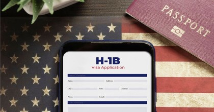 ভিসা-গ্রিনকার্ড নীতিতে বড় পরিবর্তন আনছে ট্রাম্প প্রশাসন