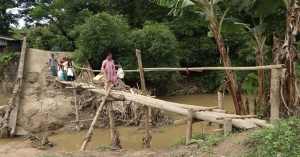 রোয়াংছড়িতে দীর্ঘ পাঁচ বছর ধরে অকেজো সেতু, ২০ গ্রামের দুর্ভোগ