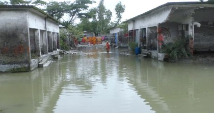 মনপুরার কলাতলি ইউনিয়ন প্রতিদিনই জোয়ারের সঙ্গে যুদ্ধ করে টিকে আছে ১৫ হাজার মানুষ