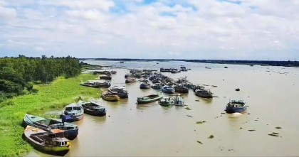 নরসিংদীর রায়পুরার মেঘনায় চলছে বালু লুট