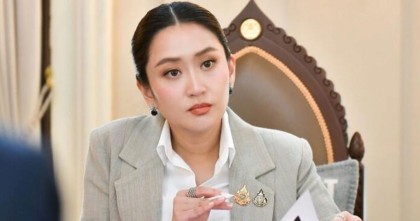 ফোনালাপ ফাঁস, ক্ষমতাচ্যুত হলেন থাইল্যান্ডের প্রধানমন্ত্রী