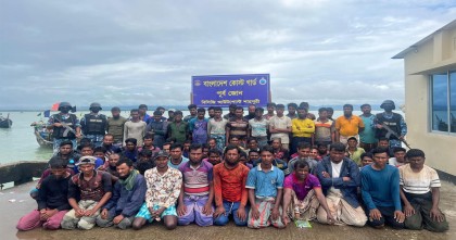 ১৯ ফিশিং ট্রলারসহ ১২২ জেলেকে আটক কোস্টগার্ড