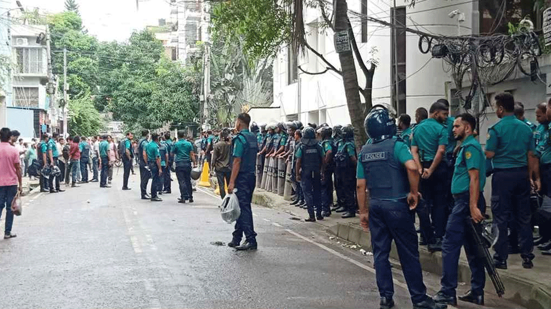 জি এম কাদেরের বাসার সামনে অবস্থান নিয়েছে পুলিশ