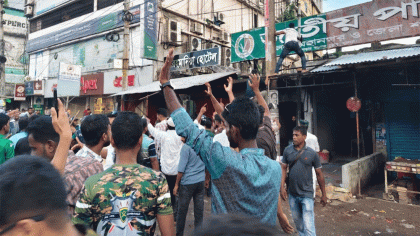 খুলনায় জাতীয় পার্টি কার্যালয়ে হামলা, আহত ১৫-২০ নেতাকর্মী