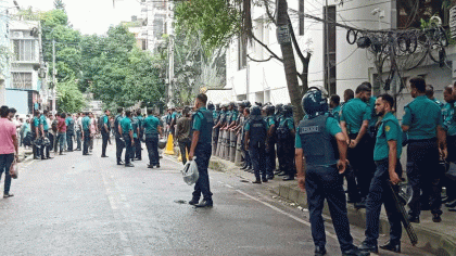 জি এম কাদেরের বাসার সামনে অবস্থান নিয়েছে পুলিশ