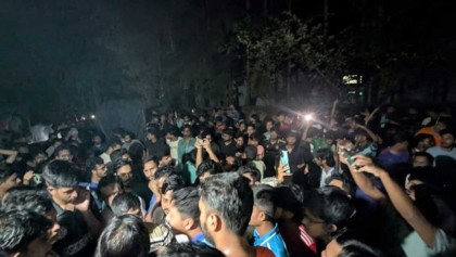 চবিতে ছাত্রীকে মারধরের ঘটনায় শিক্ষার্থী-স্থানীদের সংঘর্ষ, আহত ২০