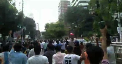 ধানমন্ডিতে আওয়ামী লীগের মিছিল, ককটেল বিস্ফোরণ