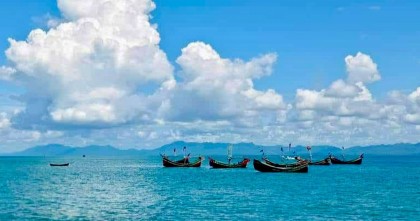 সেন্ট মার্টিন থেকে ৩ ট্রলারসহ ১৮ জেলেকে ধরে নিয়ে গেল আরাকান আর্মি