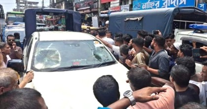 নোয়াখালীতে ভ্রাম্যমাণ আদালতের অভিযানে হামলা, ম্যাজিস্ট্রেটের গাড়ি ভাঙচুর