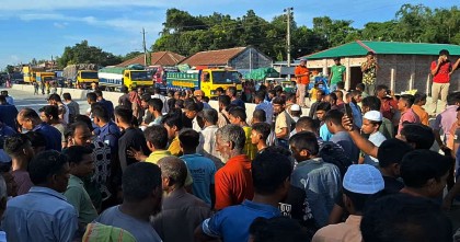 গাইবান্ধায় বাসের ধাক্কায় নারী নিহত, প্রতিবাদে সড়ক অবরোধ