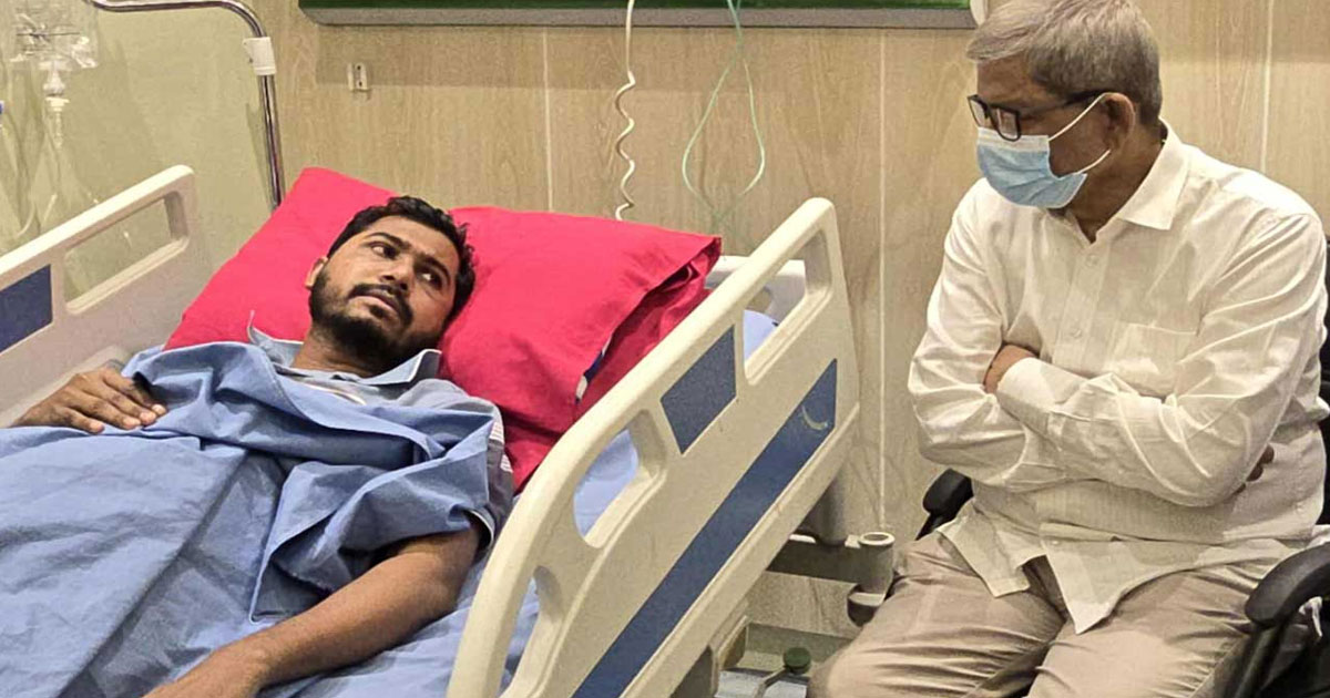 ঢামেক হাসপাতালে নুরকে দেখতে গেলেন মির্জা ফখরুল