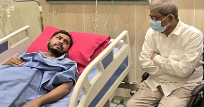 ঢামেক হাসপাতালে নুরকে দেখতে গেলেন মির্জা ফখরুল