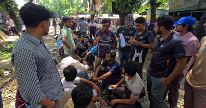 ছয় ঘণ্টা পর রেলপথ অবরোধ তুলে নিলো বাকৃবি শিক্ষার্থীরা, ট্রেন চলাচল শুরু