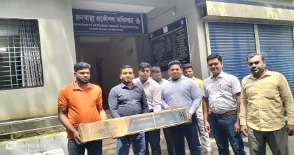 ভোলাহাটে নিরাপদ পানি সরবরাহ প্রকল্পের আওতায় সামারসিবল পাম্প বিতরণ