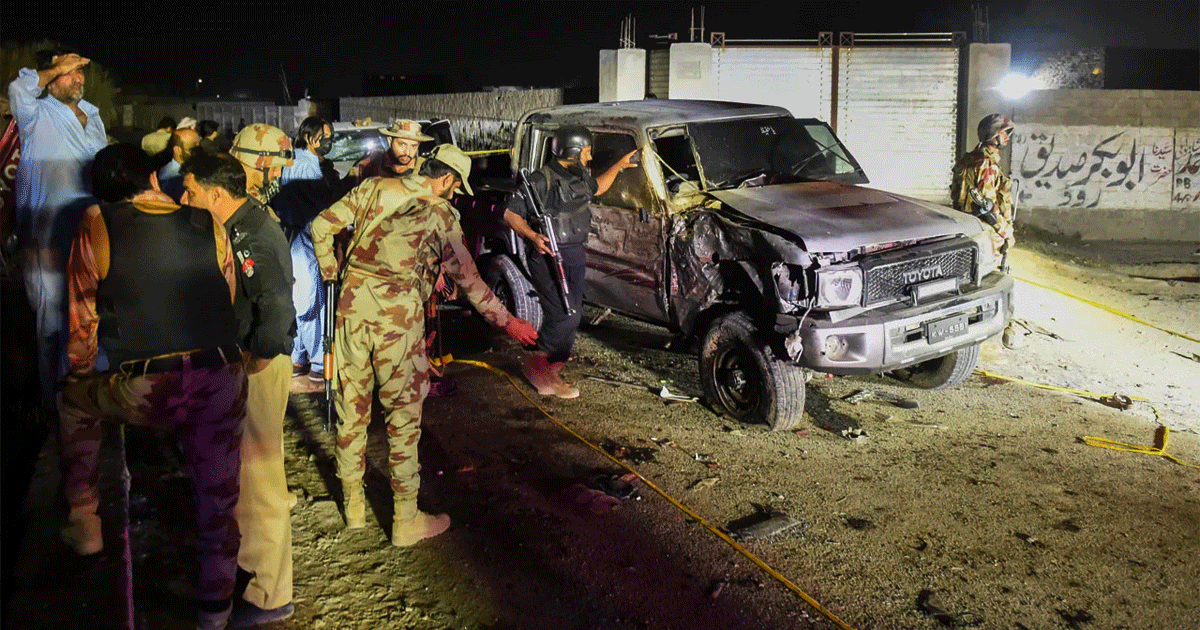 পাকিস্তানে রাজনৈতিক দলের মিছিলে আত্মঘাতী বোমা হামলা, নিহত ১৫