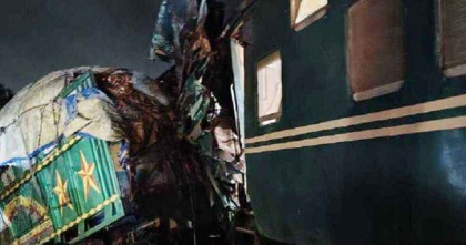 গাজীপুরে রেলক্রসিংয়ে ডাম্প ট্রাকে ট্রেনের ধাক্কায় নিহত দুই